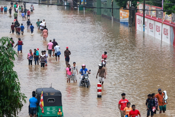 வெள்ளத்தைப் பார்க்க சென்றவருக்கு நேர்ந்த துயரம் | See The Flood Was Electrocuted And Killed Lanka
