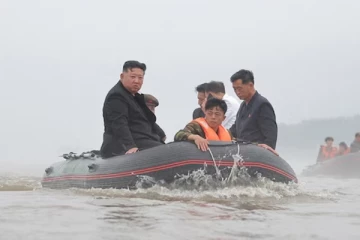 வடகொரியாவில் வெள்ளம்.. பேரிடர் மீட்பு நடவடிக்கைகளில் இறங்கிய கிம் ஜொங் உன்