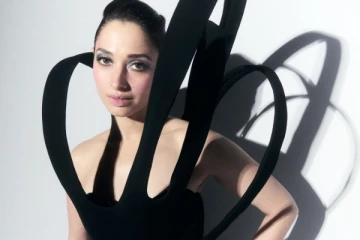 வித்தியாசமான உடையில் தமன்னாவின் லேட்டஸ்ட் போட்டோஷூட்