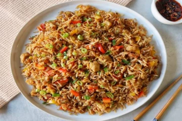 மீதமுள்ள சாதத்தில் சுவையான சிக்கன் ப்ரைட் ரைஸ் செய்வது எப்படி?