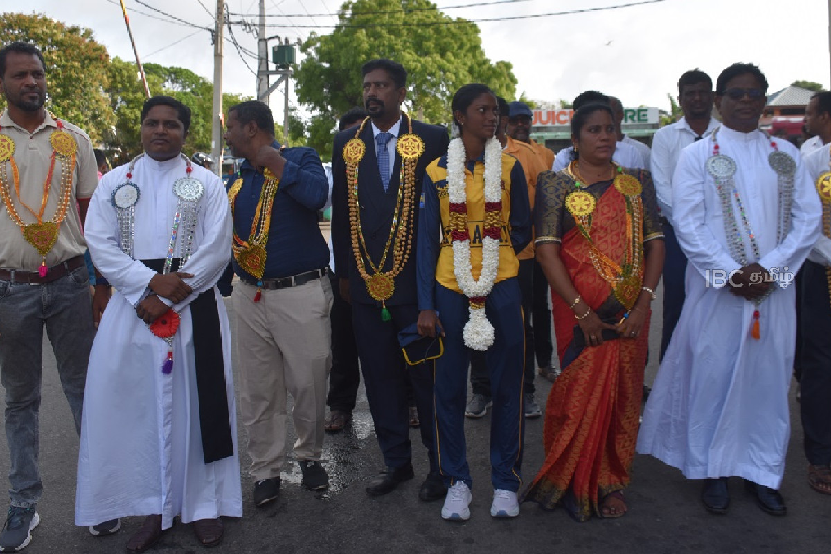 இலங்கை பெண்கள் A கிரிக்கெட் அணியில் இடம்பிடித்த சஜிந்தினி - மன்னாரில் அமோக வரவேற்பு | Mannar Girl Selected For Sl Women S A Cricket Team
