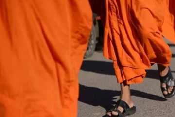 மூன்று இளம் பிக்குகளுக்கு பெளத்த மதகுருவால் நேர்ந்த கொடூரம்!