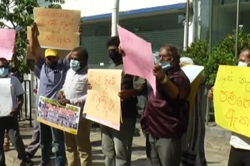 ලිට්‍රෝ ගෑස් සමාගම ඉදිරිපිට උද්ගෝශනයක්. පිරිසක් සමාගම වටලයි (VIDEO)