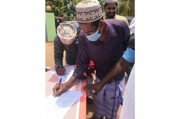 ரிஷாட்டை விடுதலை செய்யுமாறு கோரி கையெழுத்து வேட்டையில் இறங்கிய போராளிகள்! | Signature Hunt Demanding The Release Of Rishad ரிஷாட்டை விடுதலை செய்யுமாறு கோரி கையெழுத்து வேட்டையில் இறங்கிய போராளிகள்! | Signature Hunt Demanding The Release Of Rishad