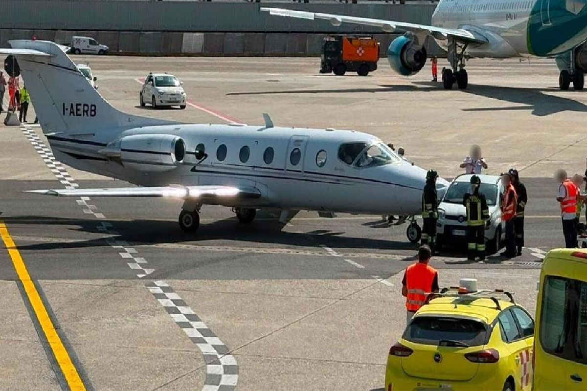 மிலன் விமான நிலையத்தில் வாகனம் மீது மோதிய ஜெட் விமானம்! | Private Jet Hit By Ground Vehicle In Milan Airport மிலன் விமான நிலையத்தில் வாகனம் மீது மோதிய ஜெட் விமானம்! | Private Jet Hit By Ground Vehicle In Milan Airport