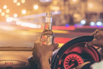 දැඩි පොලිස් මෙහෙයුමකින් රියදුරන් 104ක් අත්අඩංගුවට