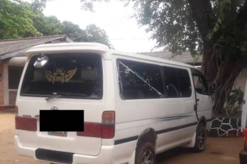 யாழில் வாங்கிய கடனுக்காக வெள்ளை வானில் கடத்தப்பட்ட குடும்பஸ்தர்; பொலிஸார் அதிரடி