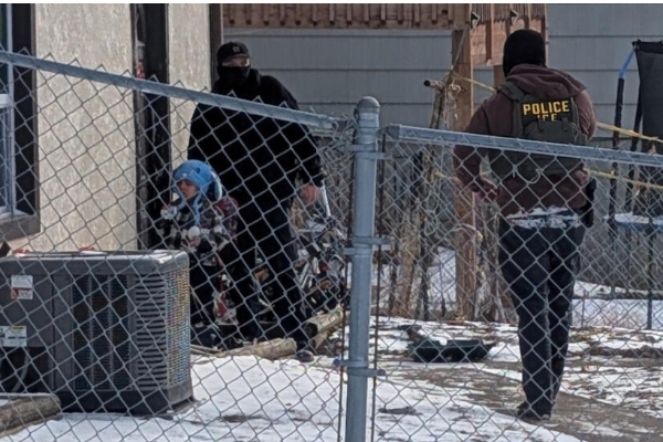 அமெரிக்காவில் தொடரும் ட்ரம்பின் அடக்குமுறை! 5 வயது சிறுவன் கைதால் கொதிநிலை | Ice Operation Detains 5 Year Old Boy Arrest Us