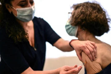 கொரோனா தடுப்பூசிகளை கலந்து போட்டுக்கொண்டால் என்ன நடக்கும்? ஆய்வில் கண்டுபிடிக்கப்பட்ட முக்கிய விடயம்