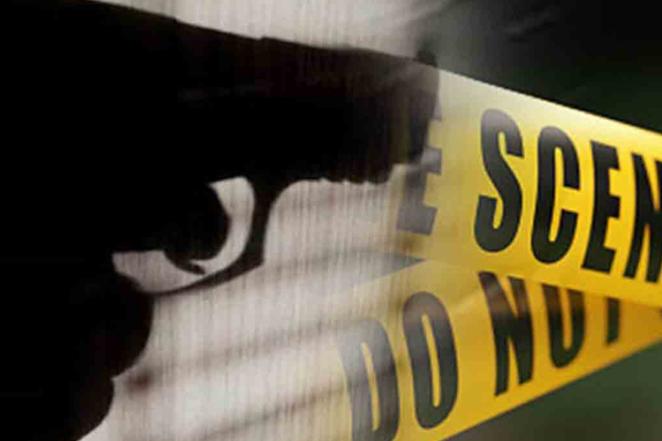 பொலிஸாரின் துப்பாக்கிச் சூட்டிற்கு இலக்காகி நபரொருவர் பலி! | Man Shot Dead After Attempting To Attack Police