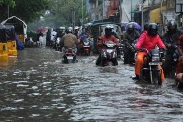 தமிழகத்திற்கு ரெட் அலர்ட்! மிரட்டும் பேய் மழை... நடக்கப்போவது என்ன?