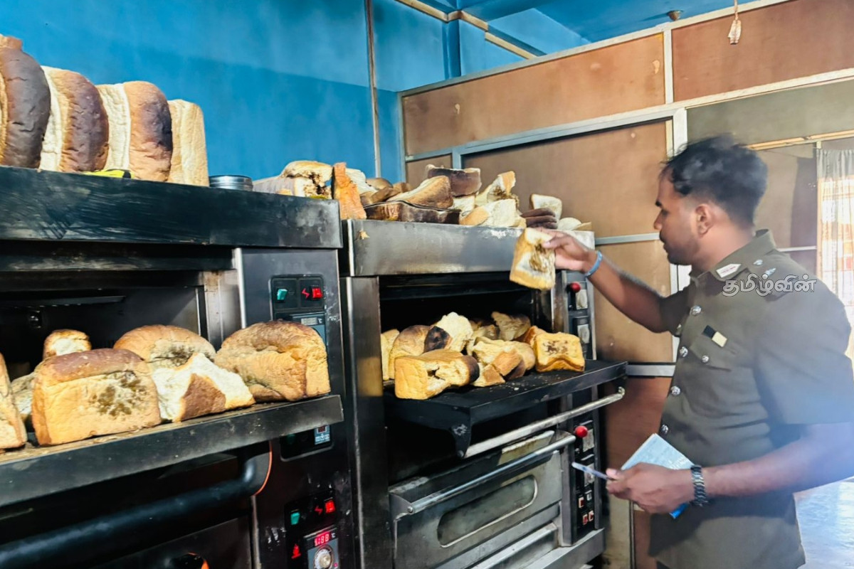 புதுக்குடியிருப்பில் சுகாதார அதிகாரிகள் திடீர் சோதனை - 11 கடைகளுக்கு எதிராக சட்ட நடவடிக்கை | Sudden Inspection Carried Health Officer Puthukudi