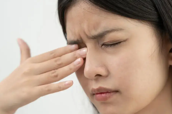 ඔයාටත් දැන් දැන් මේ ඉඟි ලැබෙනවා නම් වකුගඩුවල තත්ත්වේ භයානකයි | Night Urination Could Signal Kidney Damage