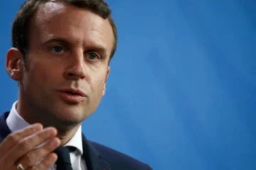 பிரான்ஸ் ஜனாதிபதியின் உதவியை நிராகரித்த உக்ரைன் பெண் செய்தியாளர்