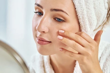 கருமையான முகத்தில் உடனடி பளபளப்பைப் பெற, தயிர் மட்டும் போதும்