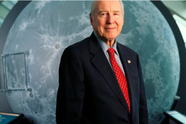 நிலவை முதன்முதலில் சுற்றி வந்த விண்வெளி வீரர் மரணம் | Jim Lovell Astronaut First Orbited The Moon Dies