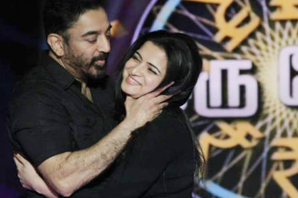 மகள் வயது பெண்ணை கட்டிப்பிடித்து அந்த இடத்தில் முத்தம் கொடுத்த கமல்.. பொது இடத்தில் இப்படியா | Kamal Haasan Kissed His Daughter Aged Girl மகள் வயது பெண்ணை கட்டிப்பிடித்து அந்த இடத்தில் முத்தம் கொடுத்த கமல்.. பொது இடத்தில் இப்படியா | Kamal Haasan Kissed His Daughter Aged Girl