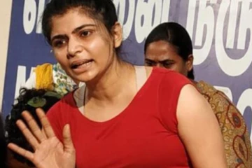 வைரமுத்து போன்றவங்க உங்க வீட்டு கதவ தட்டட்டும்.. கமெண்ட்சால் கடுப்பான சின்மயி!