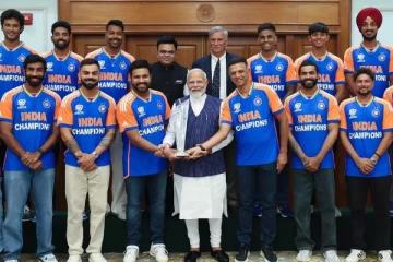 உலகக் கோப்பையுடன் மோடியை சந்தித்த இந்திய அணி