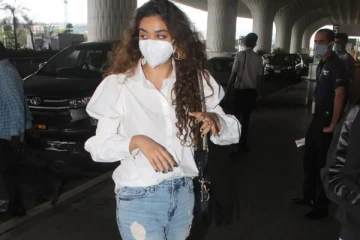 படு மாடர்னாக ஏர்போர்ட் வந்த கீர்த்தி சுரேஷ்! இவர் மாட்டிருக்கும் பேக் இத்தனை லட்சமா?