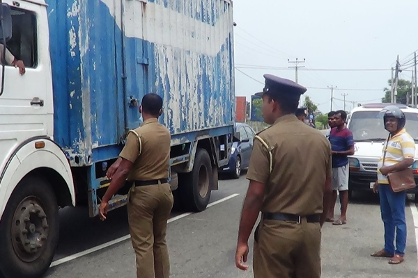 மட்டக்களப்பில் அரசியல் முக்கியஸ்தர்களின் அலுவலகங்களுக்கு பலத்த பாதுகாப்பு (படங்கள்) | Heavy Security Office Political Figures Batticaloa