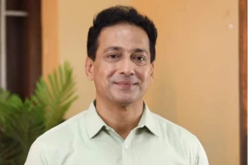 என்னாது மூணாவது கல்யாணமா? கையில் மாலையுடன் போஸ் கொடுத்த கோபி