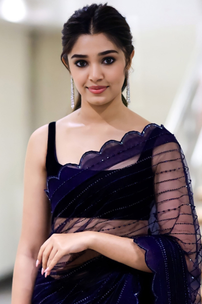 இந்த புகைப்படத்தில் உள்ள சிறுமி யார் என்று தெரியுமா? ரசிகர்களின் மனம் கவர்ந்த நாயகி | Popular Young Actress Childhood Photo இந்த புகைப்படத்தில் உள்ள சிறுமி யார் என்று தெரியுமா? ரசிகர்களின் மனம் கவர்ந்த நாயகி | Popular Young Actress Childhood Photo