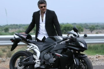 அஜித்தை போல் பைக் ரேஸில் ஆர்வம் காட்டும் சீரியல் நடிகை... யார் பாருங்க