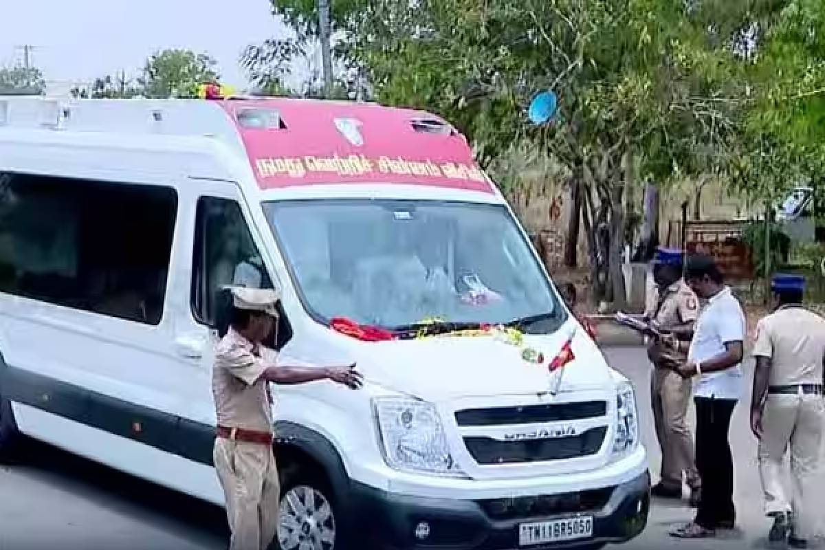 தவெக தலைவர் விஜய்யின் வாகனத்தில் தேர்தல் பறக்கும் படையினர் திடீர் சோதனை! | Election Flying Squad Checks Tvk Vijay S Car தவெக தலைவர் விஜய்யின் வாகனத்தில் தேர்தல் பறக்கும் படையினர் திடீர் சோதனை! | Election Flying Squad Checks Tvk Vijay S Car