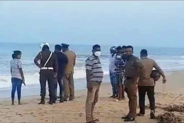 கற்பாறைகளுக்குள்  மறைத்து வைக்கப்பட்டிருந்த கைக்குண்டு!