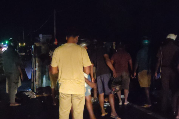 வவுனியாவில் இடம்பெற்ற கோர விபத்து ; பெண் உட்பட இருவர் பலி! | Fatal Accident In Vavuniya Two People Woman Killed