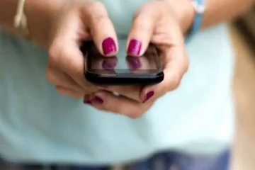 நள்ளிரவில் நீண்ட நேரம் போன் பேசிய மனைவி... தட்டிக்கேட்ட கணவனுக்கு நேர்ந்த சோகம்!