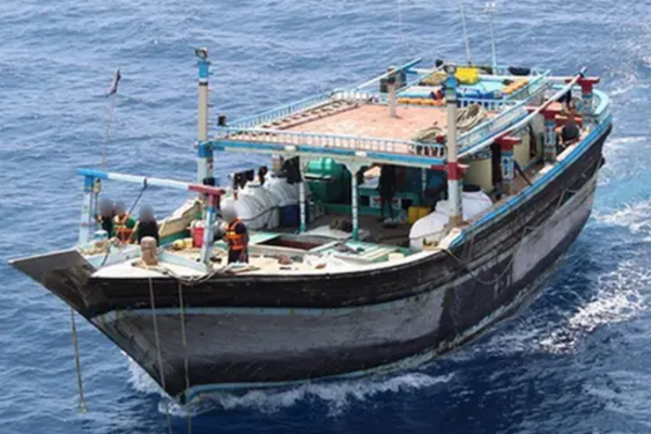 போதைப்பொருட்களுடன் மற்றொரு படகை சுற்றி வளைத்த கடற்படை | Navy Seizes Another Boat With Drugs