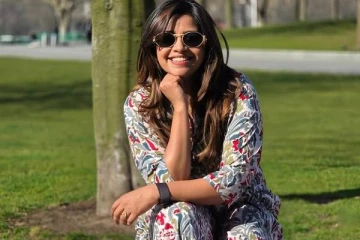 பல லட்சம் மதிப்புள்ள புதிய காரை வாங்கியுள்ள பிரபல தொகுப்பாளினி... யாரு பாருங்க