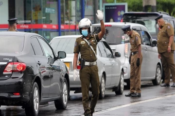 தடுப்பூசி ஏற்றிக்கொள்ளாதவர்களை கண்டறியும் நோக்கில் பொலிஸார் கொழும்பில் சோதனை