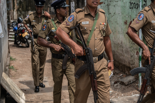 அக்குரணையில் குவிக்கப்பட்ட காவல்துறையினர் - பொதுமக்களுக்கு விடுக்கப்பட்ட துப்பாக்கி சூட்டு எச்சரிக்கை | Bomb Attack On Akkurnai Muslim Mosque