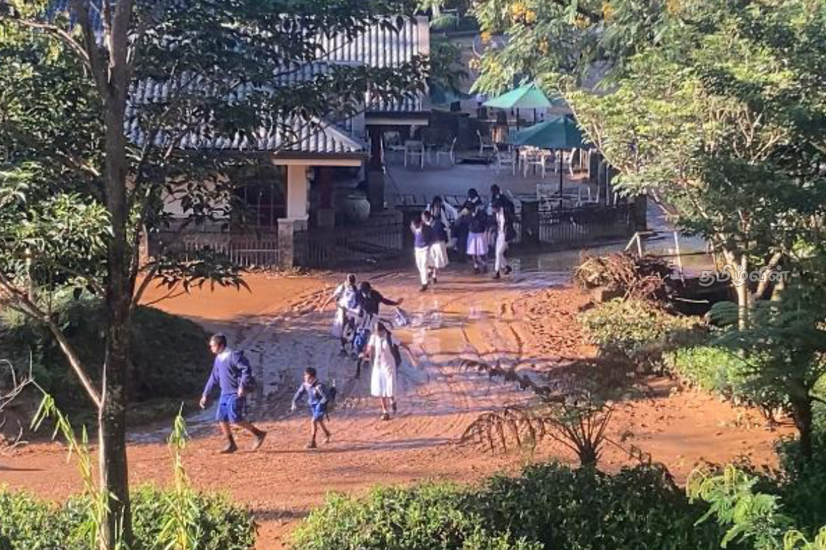 சீரற்ற காலநிலையால் தொடரும் பாதிப்பு | Rain Sl Students Are In Trouble Every Day