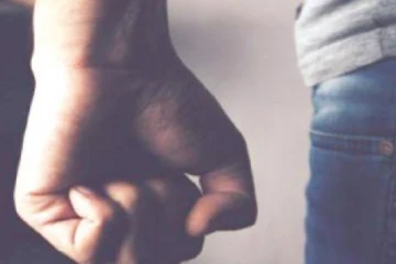 පුද්ගලයෙකුගේ දෑත් කපා රැගෙන ගිහින් - මෙරටින් ඇහෙන සංවේදී පුවතක්.