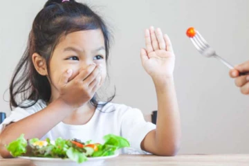 உணவை கண்டாலே குழந்தைகள் தலைதெறிக்க ஓடுகின்றனரா? பெற்றோர்களே தெரிஞ்சிக்கோங்க