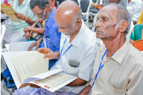 கொழும்பில் வசிக்கும் 33 பேருக்கு இலவச காணி உறுதிப்பத்திரங்கள் | Land Titles Were Issued To 33 People In Colombo