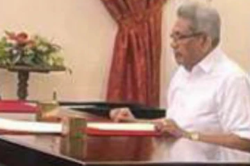 ගෝඨාභය කාමරේ ඉදන් කරපු දෙයක් ගැන ලඟම අයෙක් ගෙන් ආන්දෝලනාත්මක හෙළිදරව්වක්.(VIDEO)