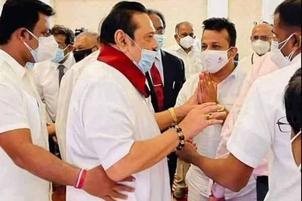 பிரதமர் பதவியிலிருந்து விலகுகிறார் மகிந்த -முற்றாக மறுக்கிறது அவரது அலுவலகம் | Mahinda Resigns As Pm