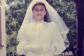 இந்த புகைப்படத்தில் உள்ள நடிகை சினிமாவிற்கு வந்து 20 வருடங்கள் ஆகிவிட்டது! யார் தெரியுமா