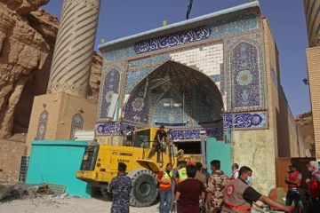 கோவில் இடிந்து விழுந்ததில் ஒருவருக்கு நேர்ந்த நிலை!