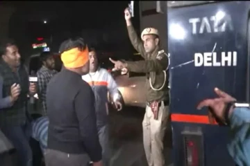 இந்தியாவை கதிகலங்க வைத்த கொலை வழக்கு: பொலிஸ் வேனை வாள்களுடன் துரத்திய கும்பல்