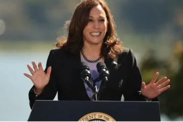 அமெரிக்க அதிபர் தேர்தலில் போட்டியிட கையெழுத்திட்டார் கமலா ஹாரிஸ்