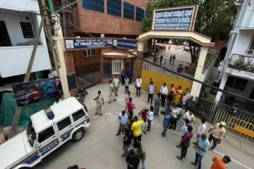 48 பள்ளிகளுக்கு வெடிகுண்டு மிரட்டல்; அந்த இ-மெயிலில் என்ன இருந்தது - பரபரப்பு!