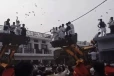 திருமண ஊர்வலத்தில் காற்றில் பறக்கும் ரூபாய் நோட்டுகள்.., வைரலாகும் பரபரப்பு வீடியோ