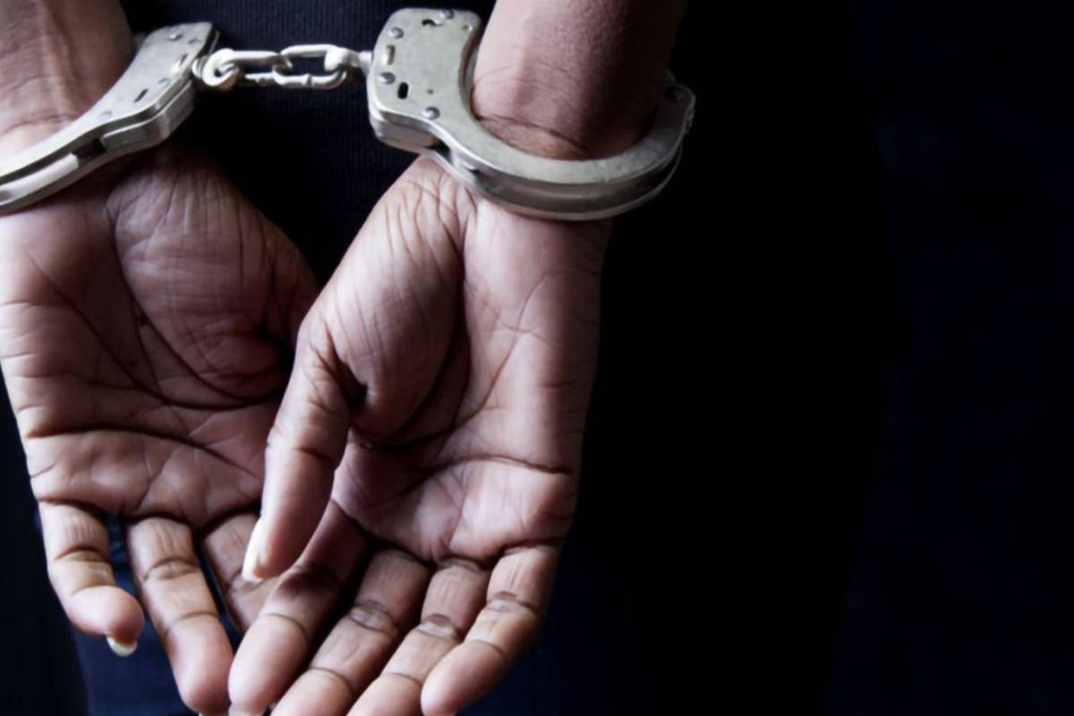 100 ரூபாய் இலஞ்சம் பெற்ற போக்குவரத்து அதிகாரி கைது | Time Tracking Officer Arrested Accepting 100 Rupee