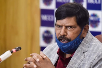 ‘ஒரு குடும்பம் ஒரு குழந்தை’ திட்டம் தேவை - பிரதமரிடம் வலியுறுத்த ராம்தாஸ் அத்வாலே முடிவு